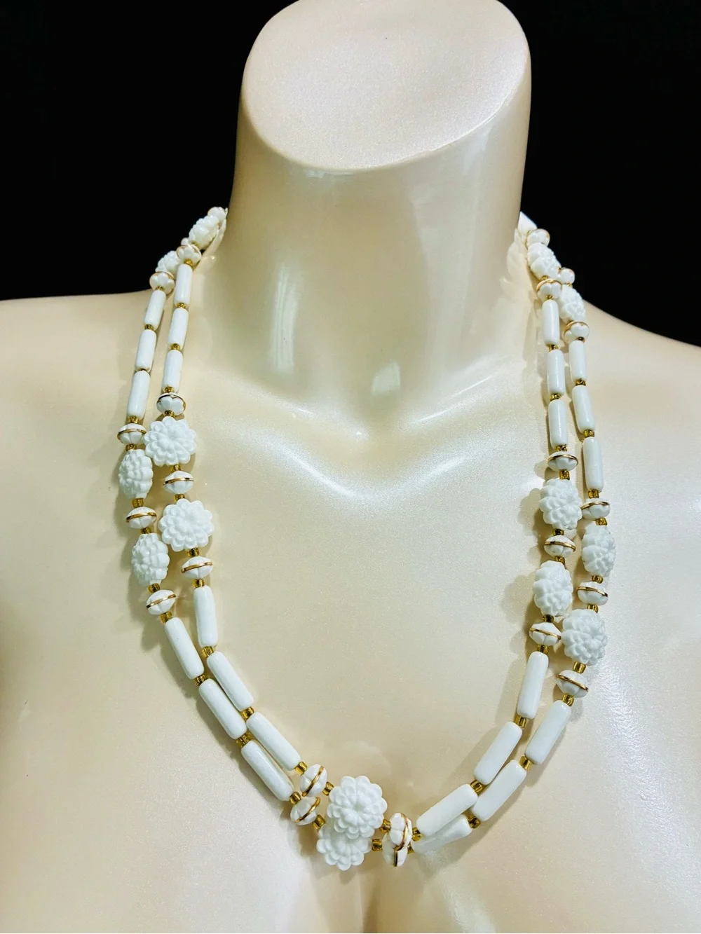 VTG Lucite Flapper Elegant White Beaded Long Easy Over The Head Necklace EUC